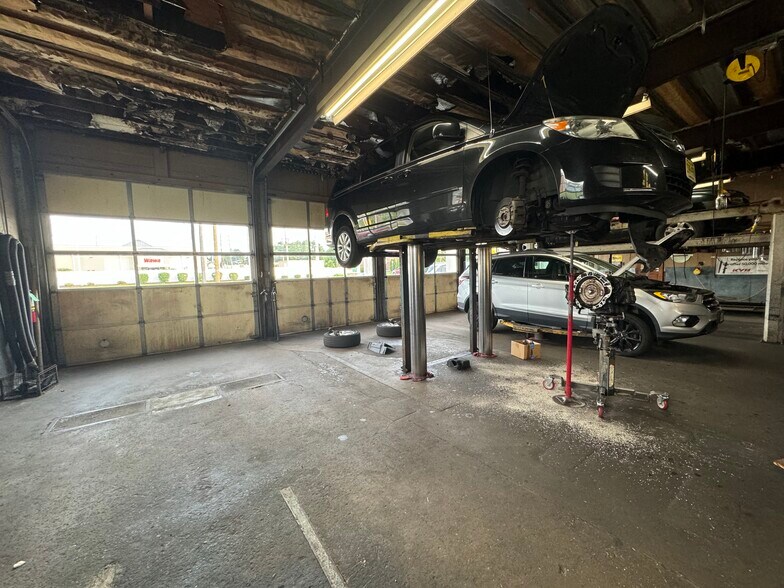 More Photos Of 937 Joyce Kilmer Ave, New Brunswick Auto Repair For Sale