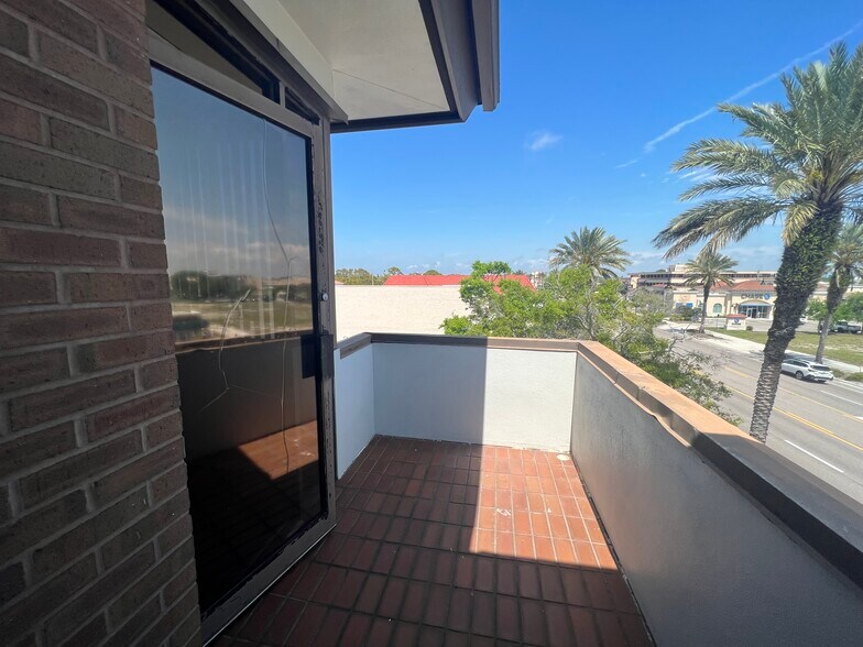 More Photos Of 420 Tamiami Trl S, Venice Medical For Sale