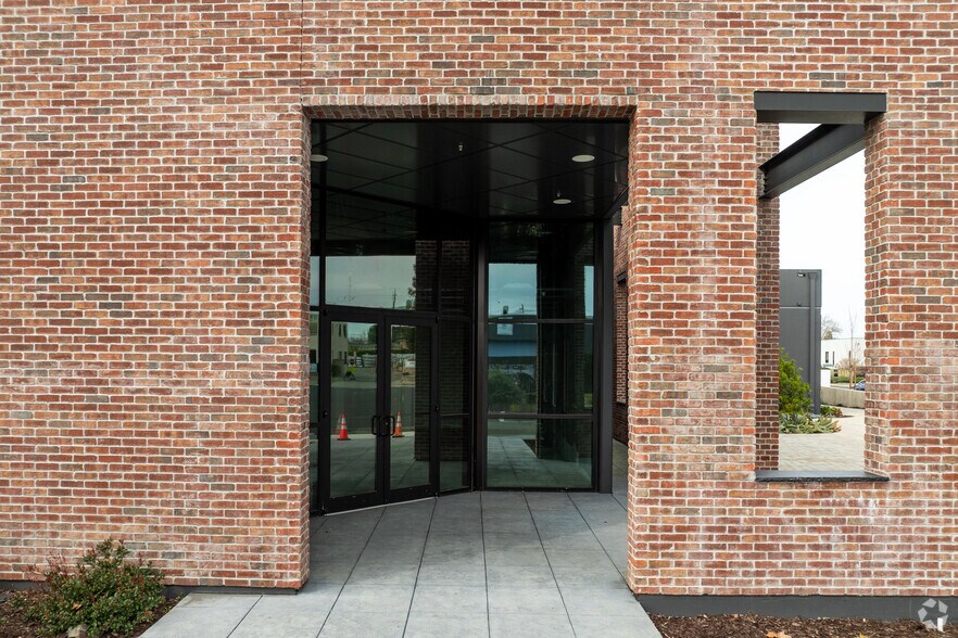 More Photos Of 6560 Trinity Ct, Dublin Research And Development For Sale