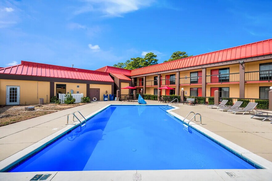 More Photos Of 2015 Military Rd, Columbus Hotel For Sale