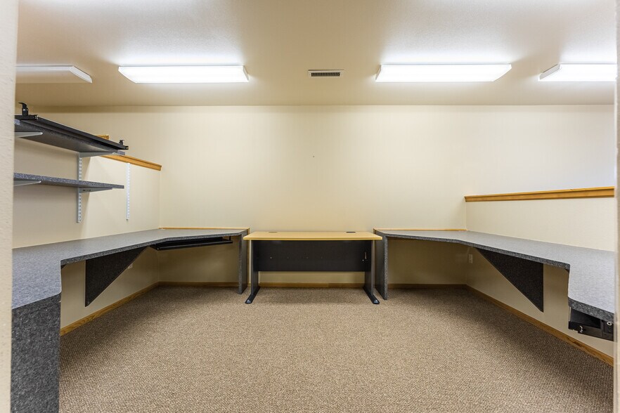 More Photos Of 914 Citadel Dr, Everson Office Residential For Lease