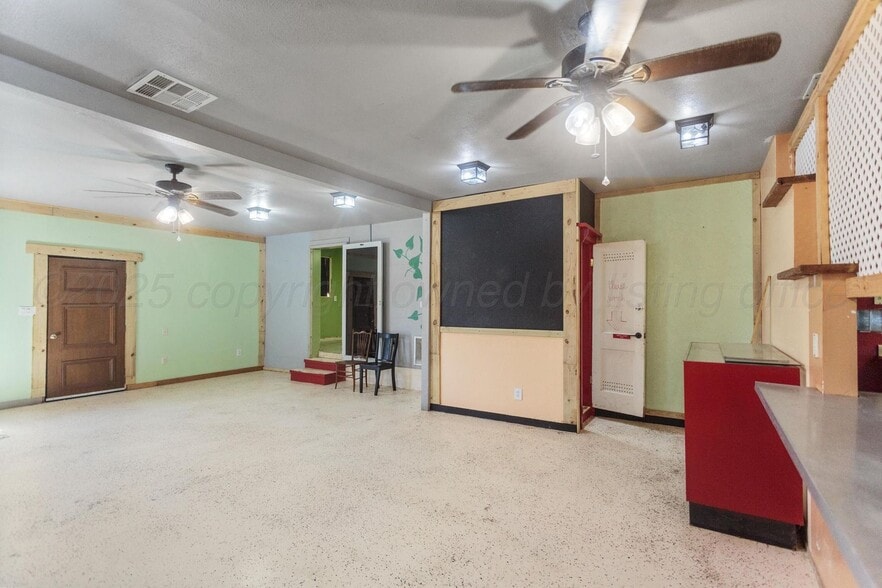 More Photos Of 117 E Railroad Ave, Shamrock Restaurant For Sale