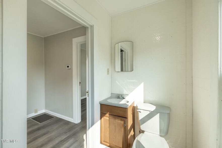 More Photos Of 457 E Bernard Ave, Greeneville General Retail For Sale