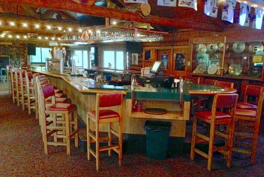 More Photos Of 8548 Ski Chalet Dr, Breezy Point Restaurant For Sale