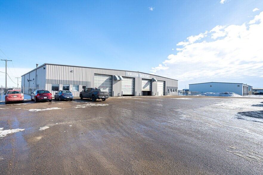 More Photos Of 4807 40 Av, Lloydminster Warehouse For Lease
