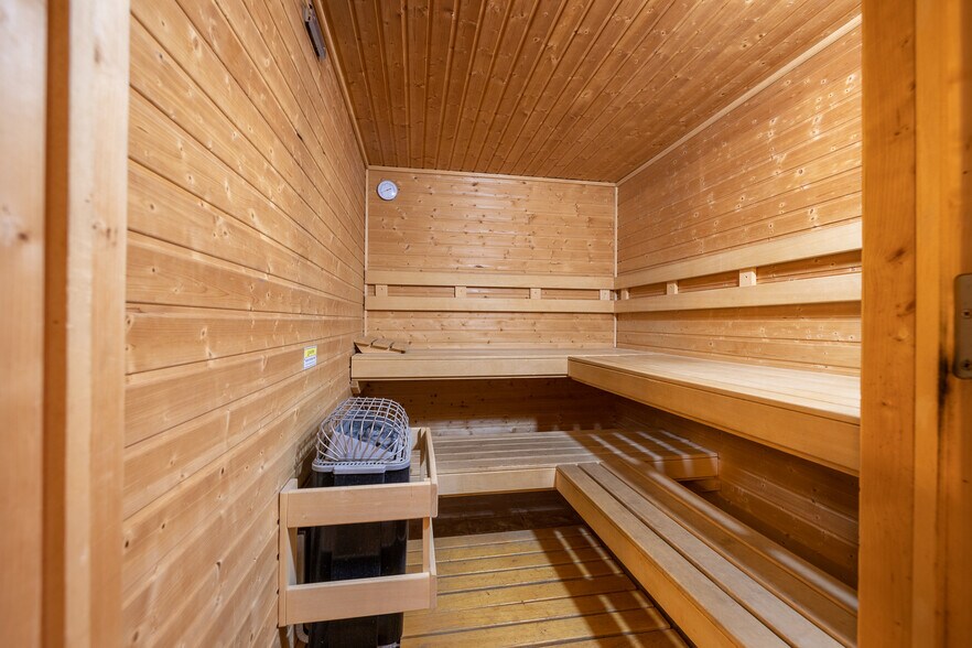More Photos Of 603 N River St, Hot Springs Hotel For Sale