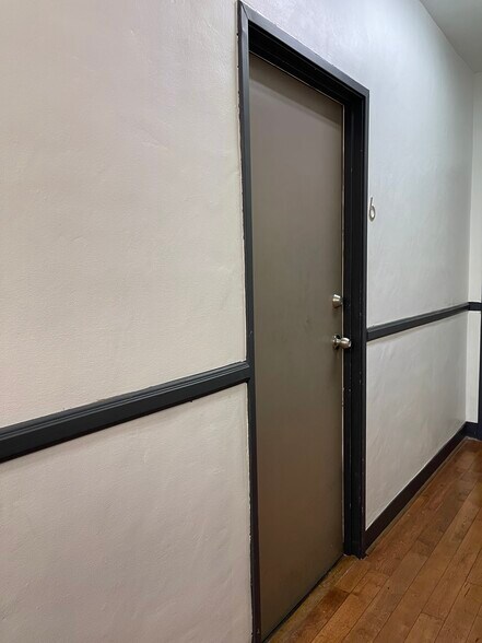 More Photos Of 7467-7475 Melrose Ave, Los Angeles Restaurant For Lease