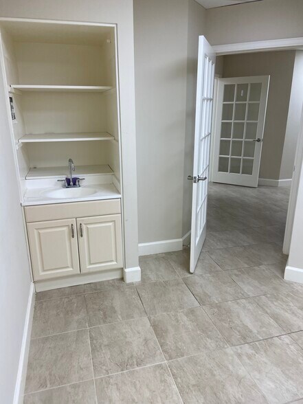More Photos Of 2836-2854 SE Federal Hwy, Stuart Medical For Lease
