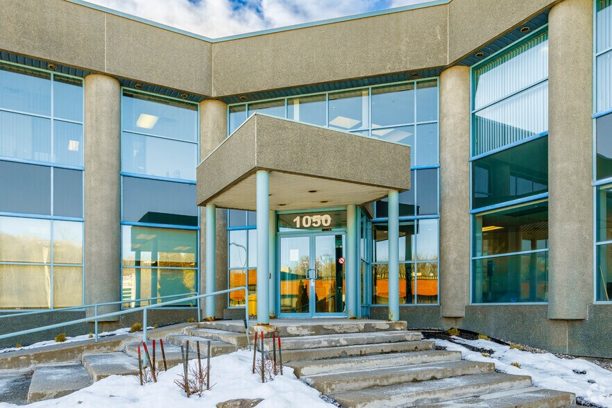 More Photos Of 1050-1155 Boul Saint-Régis, Dorval Office Residential For Lease