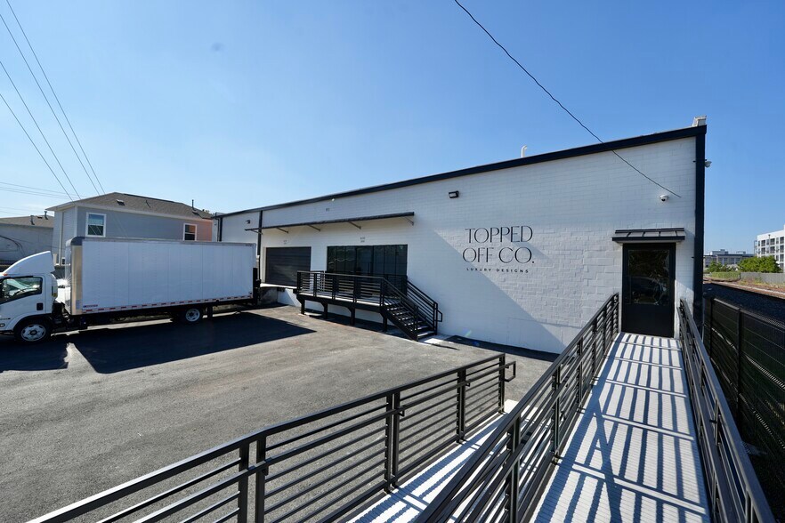 More Photos Of 1110 Henderson St, Houston Warehouse For Lease