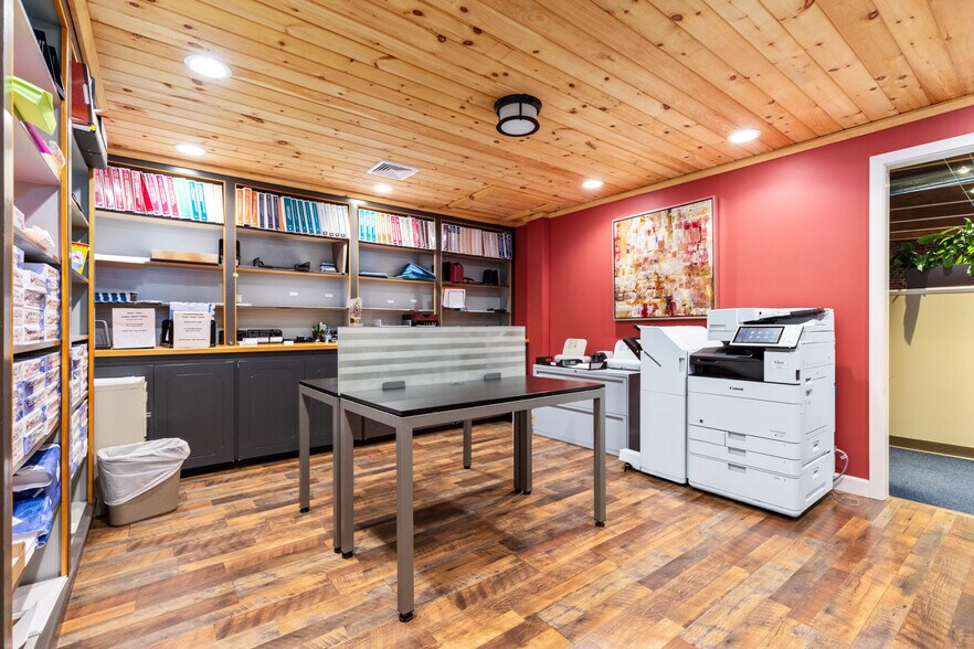More Photos Of 1 Harris St, Newburyport Medical For Lease