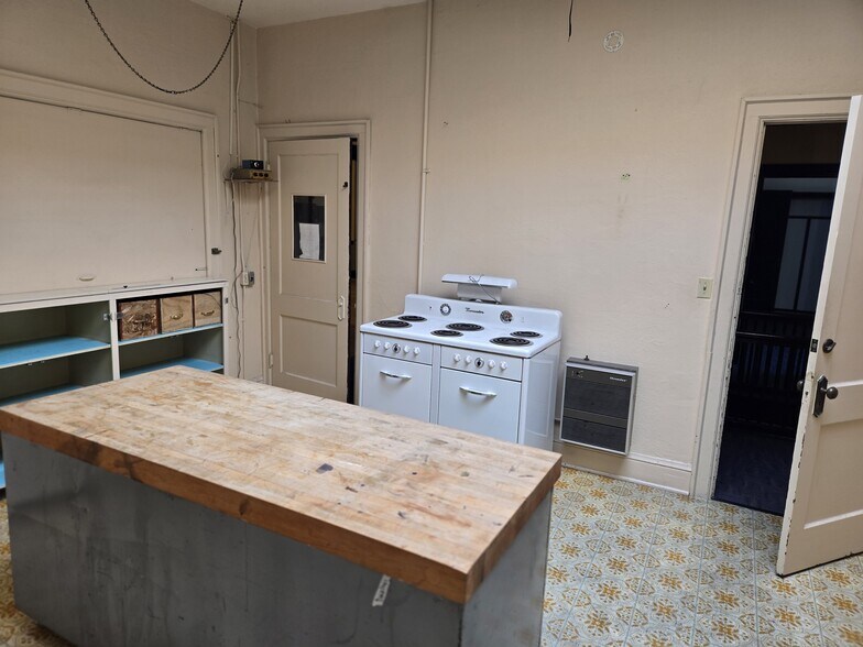 More Photos Of 714 SW 11th Ave, Portland Loft Creative Space For Lease