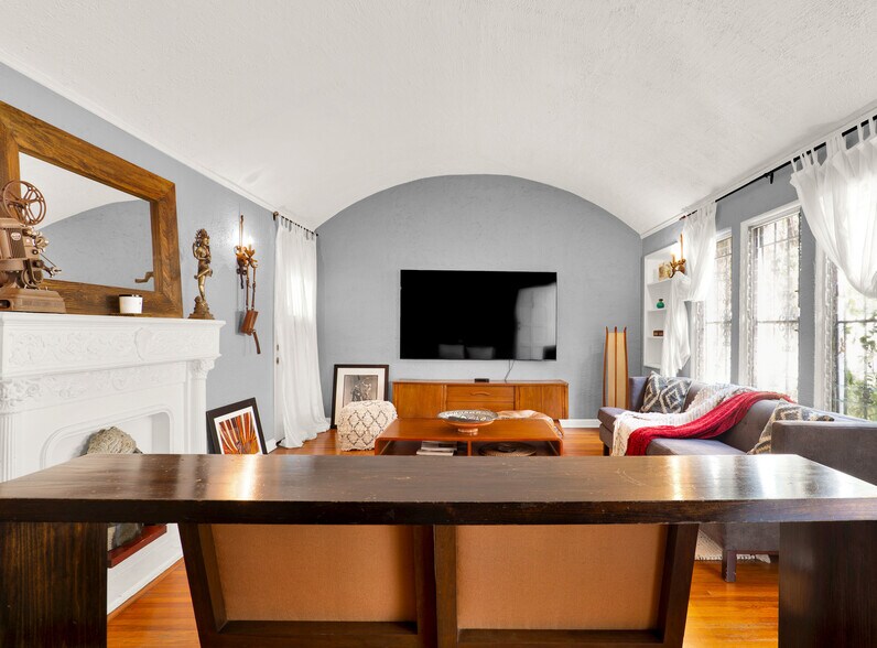 More Photos Of 811 N Citrus Ave, Los Angeles Multifamily For Sale