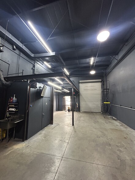 More Photos Of 17030 Alico Commerce Ct, Fort Myers Warehouse For Sale