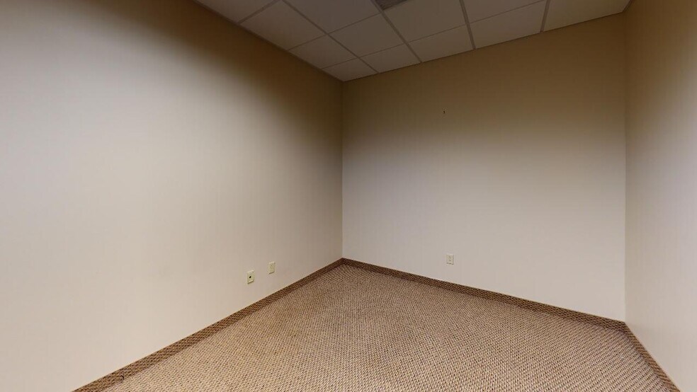 More Photos Of 630 W Carmel Dr, Carmel Office For Lease