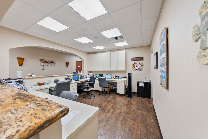More Photos Of 2501 N Navarro St, Victoria Medical For Sale