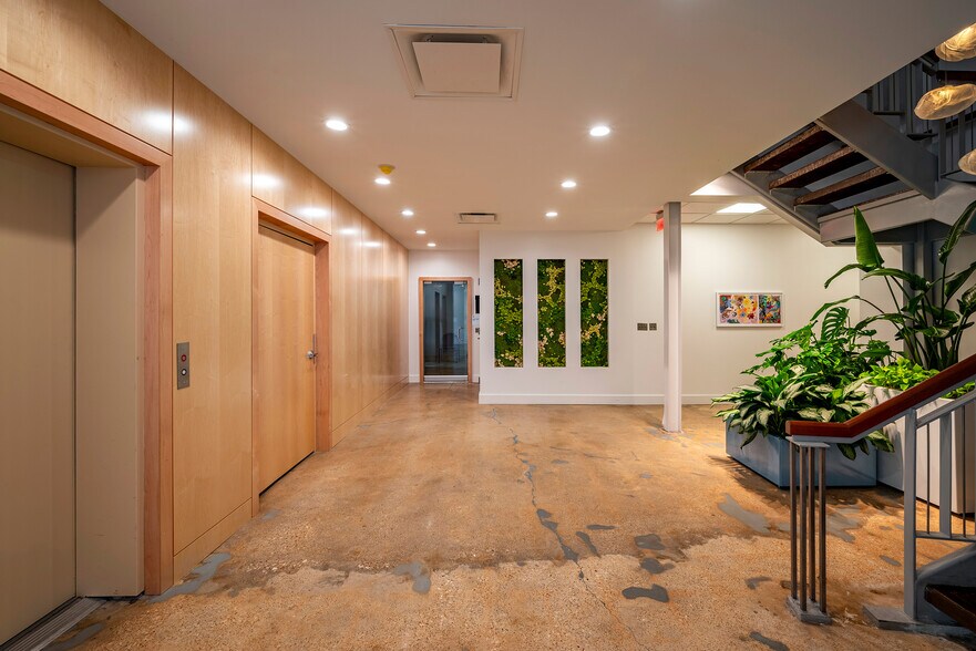 More Photos Of 1500 McGowen St, Houston Restaurant For Lease