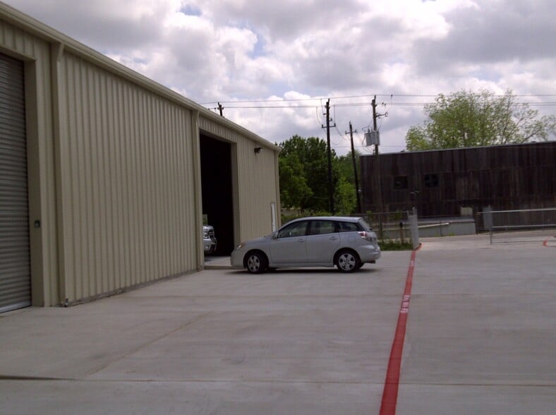 More Photos Of 11455 Brooklyn St, Houston Warehouse For Lease
