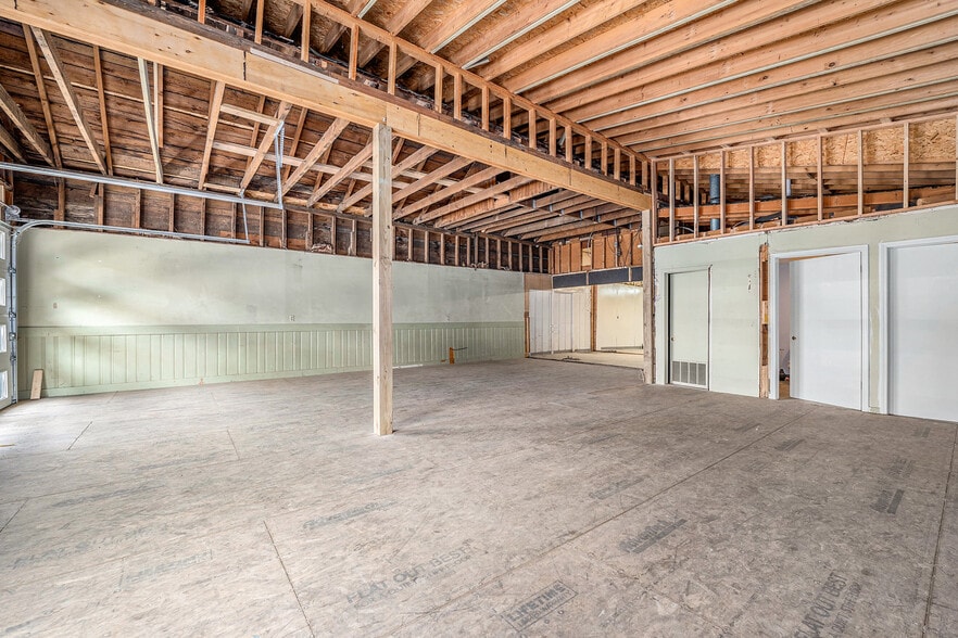 More Photos Of 135 River St, Elk Rapids Storefront Retail Office For Sale