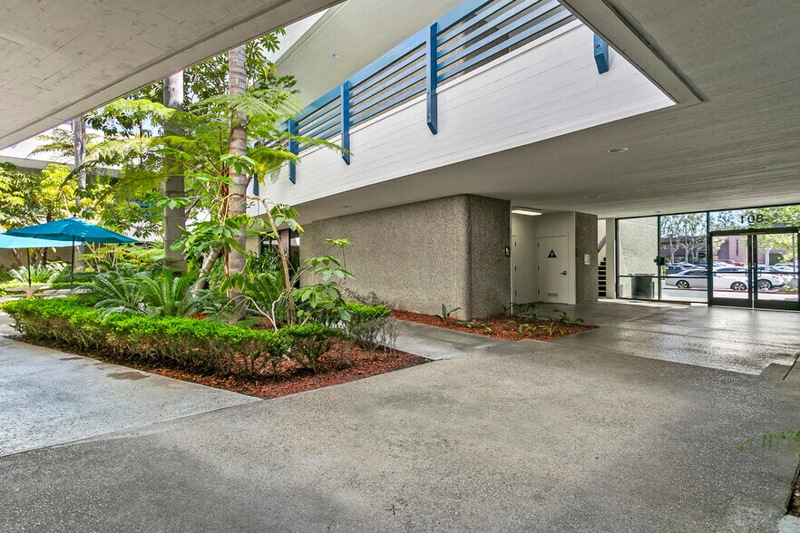More Photos Of 801 Parkcenter Dr, Santa Ana Office For Lease