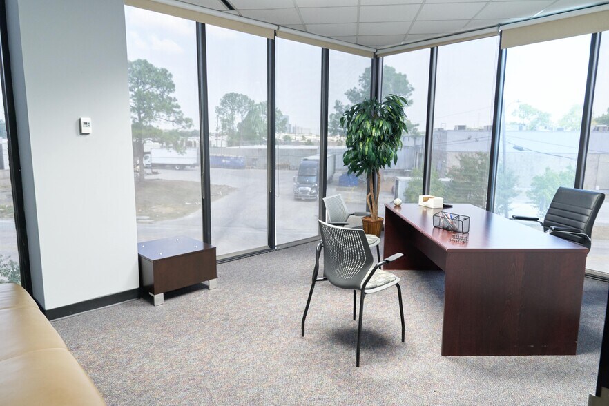 More Photos Of 6100 Corporate Dr, Houston Medical For Sale