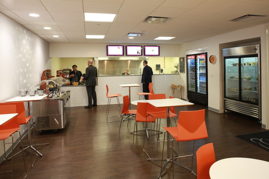 More Photos Of 55 Shuman Blvd, Naperville Office For Lease