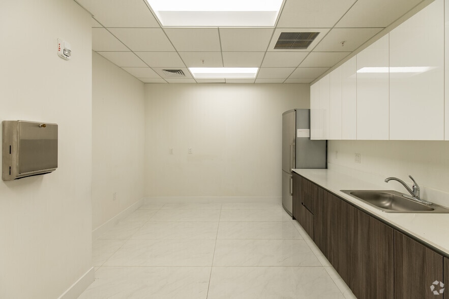 More Photos Of 301 Altara Ave, Coral Gables Apartments For Sale