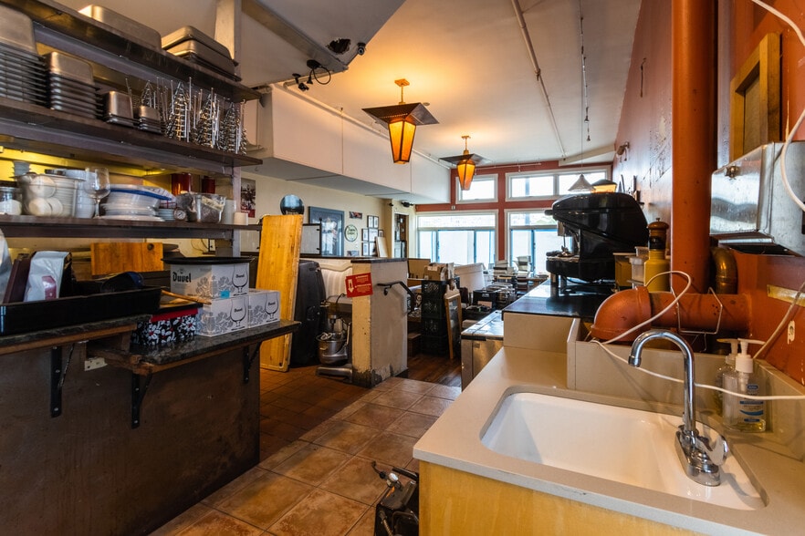 More Photos Of 800 Greenwich St, San Francisco Storefront Retail Residential For Lease