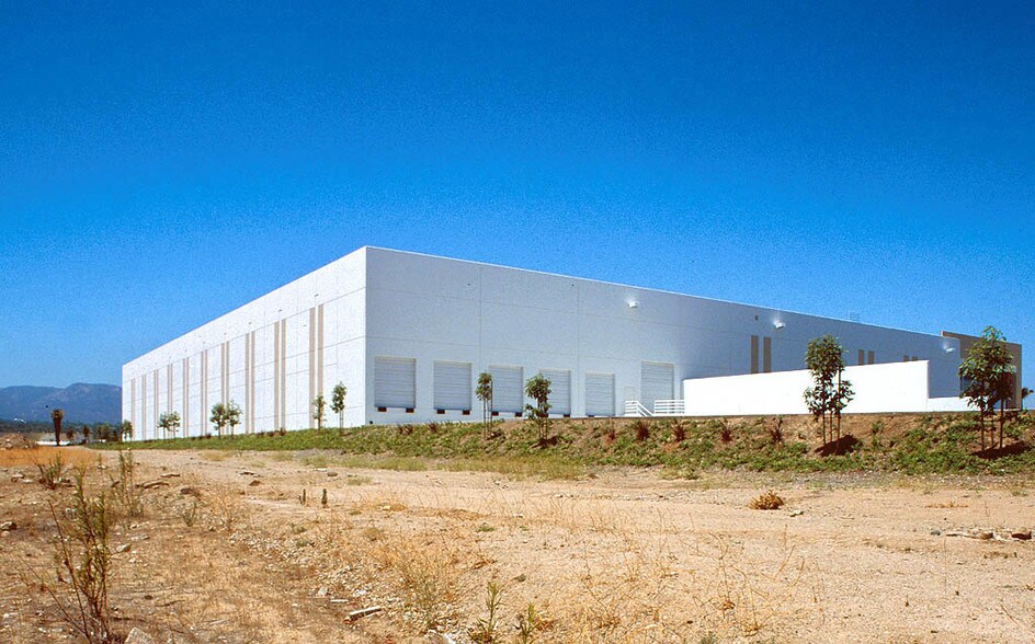 More Photos Of 1522 Bentley Dr, Corona Warehouse For Lease