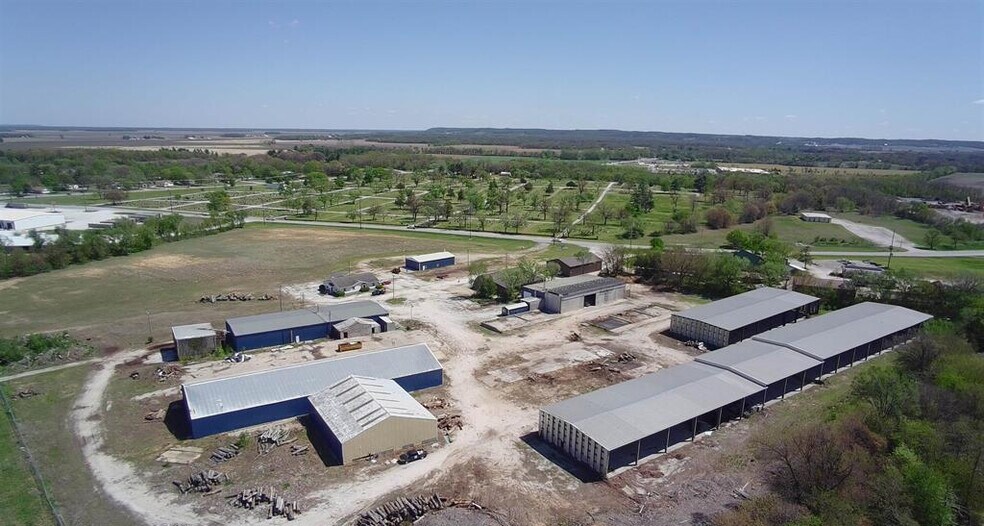More Photos Of 8727 Arenzville Rd, Beardstown Warehouse For Sale