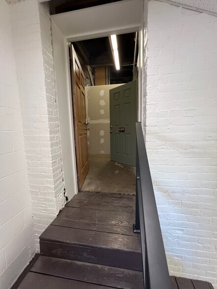 More Photos Of 58 Pulaski St, Peabody Manufacturing For Lease