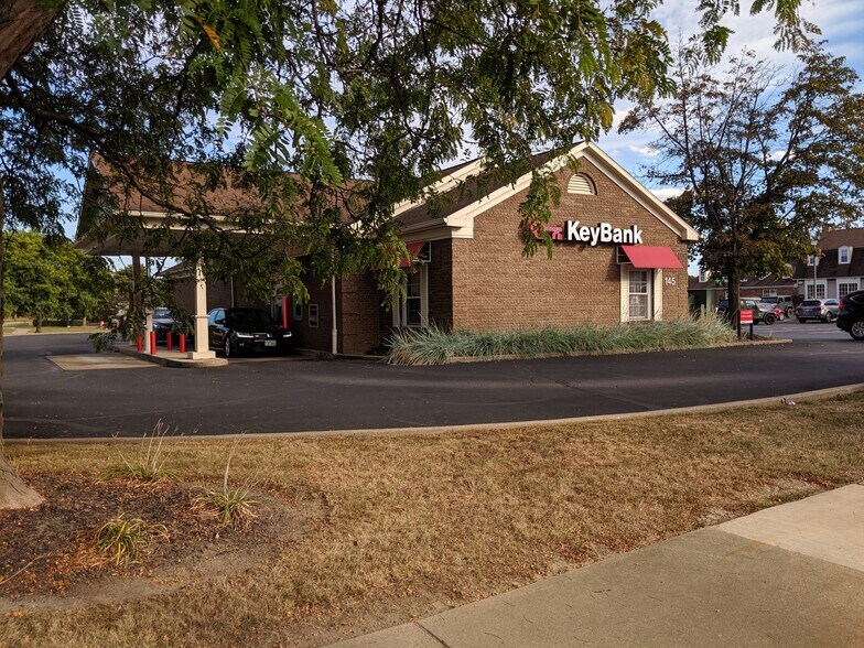 More Photos Of 145 Ghent Rd, Fairlawn Bank For Lease