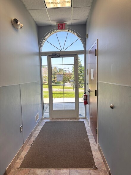 More Photos Of 5084 Villa Linde Pky, Flint Office For Sale