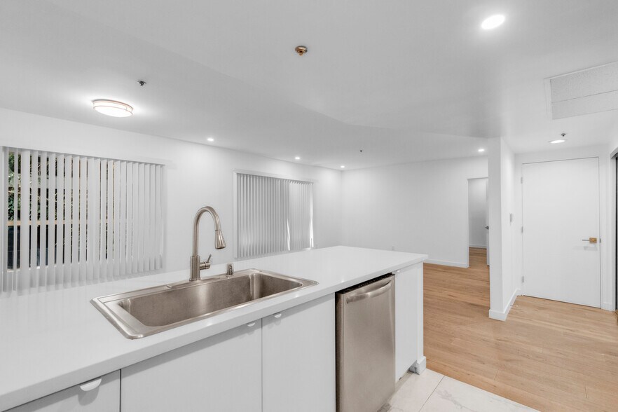 More Photos Of 939 Palm Ave, West Hollywood Apartments For Sale