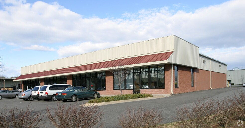 More Photos Of 2801-2807 Ackley Ave, Richmond Office For Lease