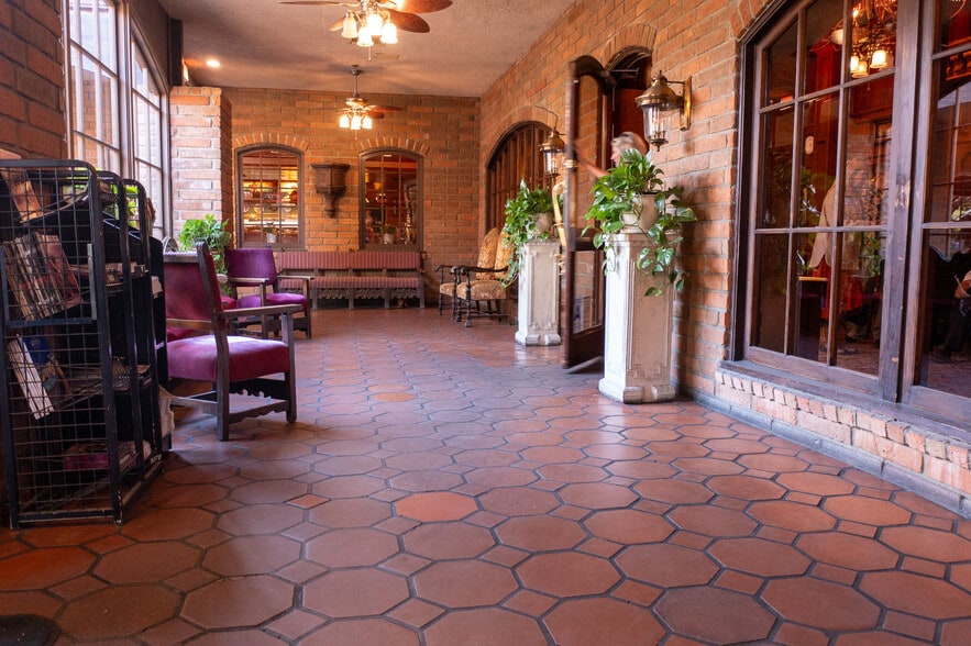 More Photos Of 1800 N Palm Canyon Dr, Palm Springs Restaurant For Sale