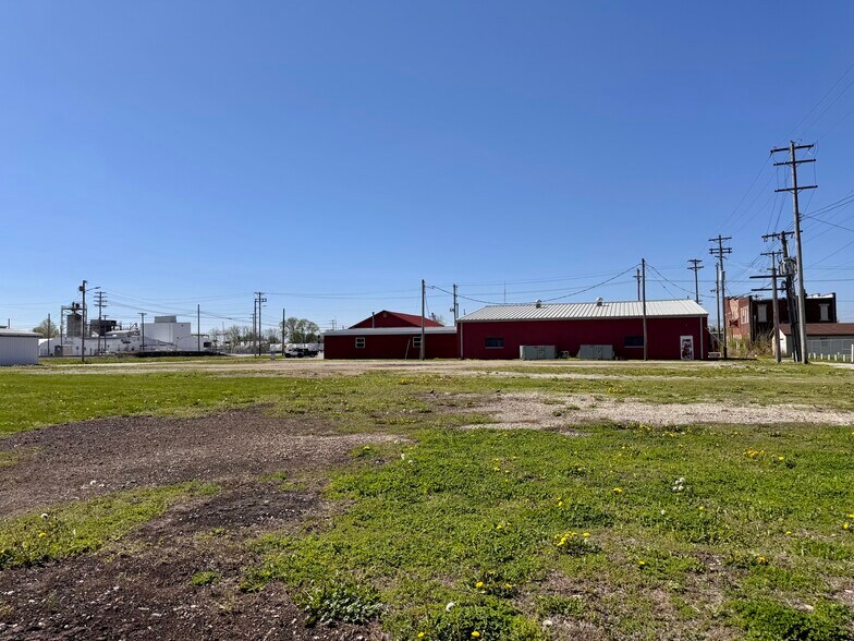 More Photos Of 205 W Main St, Bushnell Industrial For Sale