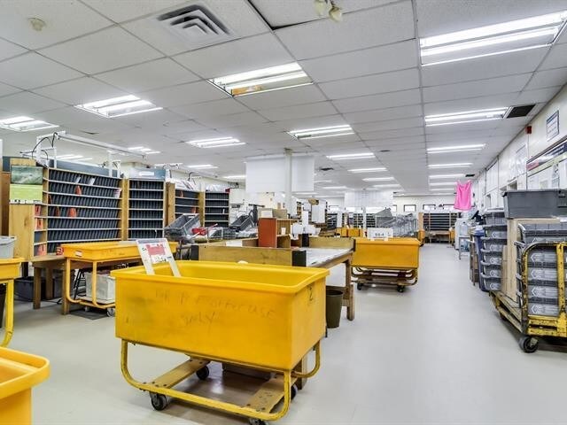 More Photos Of 107-111 Rue Maclaren E, Gatineau General Retail For Lease