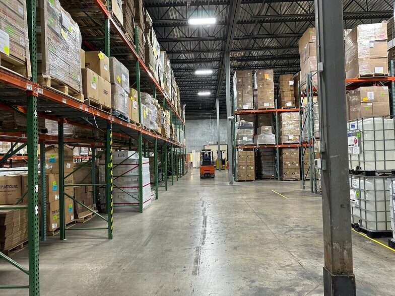 More Photos Of 1901 Green Rd, Deerfield Beach Warehouse For Lease