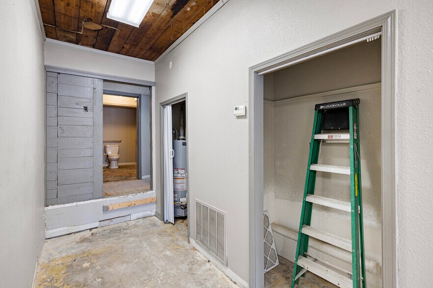 More Photos Of 1015 N Arkansas Ave, Russellville Office For Sale