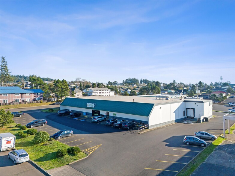 Primary Photo Of 156 NE 7th St, Newport Supermarket For Sale