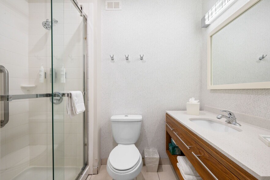 More Photos Of 5401 SW Loop 820, Fort Worth Hotel For Sale