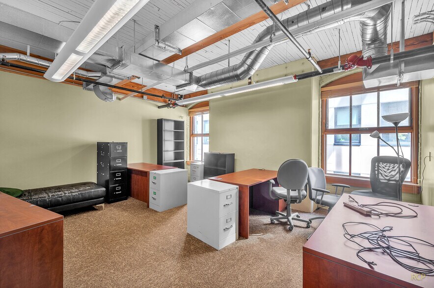 More Photos Of 75 NW Couch St, Portland Medical For Lease