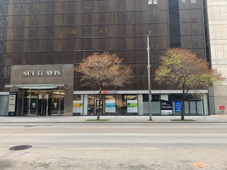 More Photos Of 801 Travis St, Houston Storefront For Lease