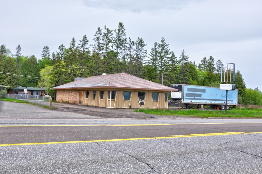 Primary Photo Of 1211 7th Ave, Two Harbors Fast Food For Sale