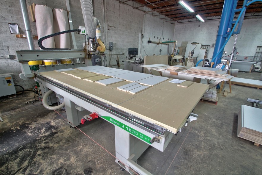 More Photos Of 3241-3249 NW 38th St, Miami Manufacturing For Lease