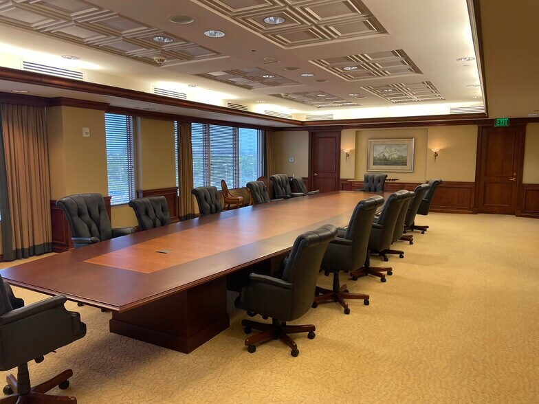 More Photos Of 2150 Goodlette-Frank Rd, Naples Office For Lease