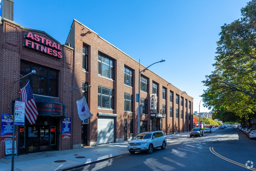 More Photos Of 2900-2910 Exterior, Bronx Office For Lease