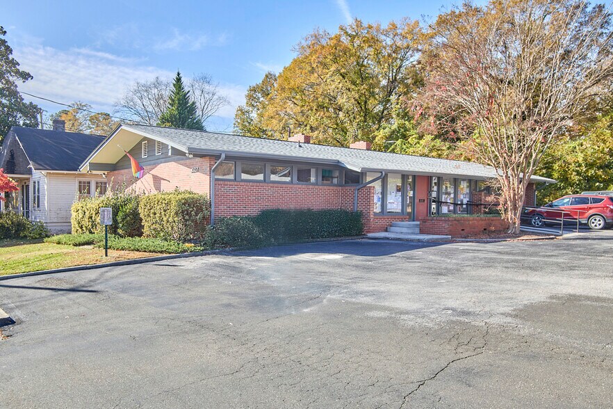 Primary Photo Of 1007 Broad St, Durham Medical For Lease