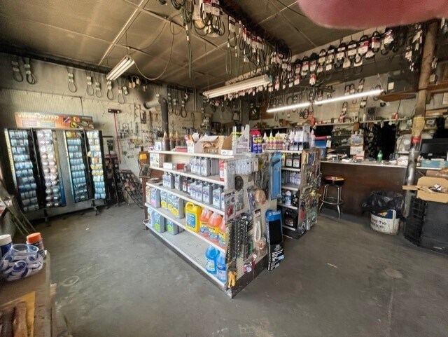 More Photos Of 1510 Pioneer Rd, Henry Auto Repair For Sale
